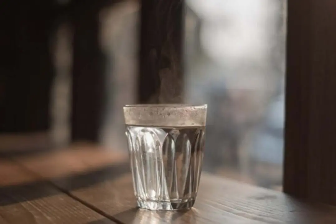 Eau chaude à jeun